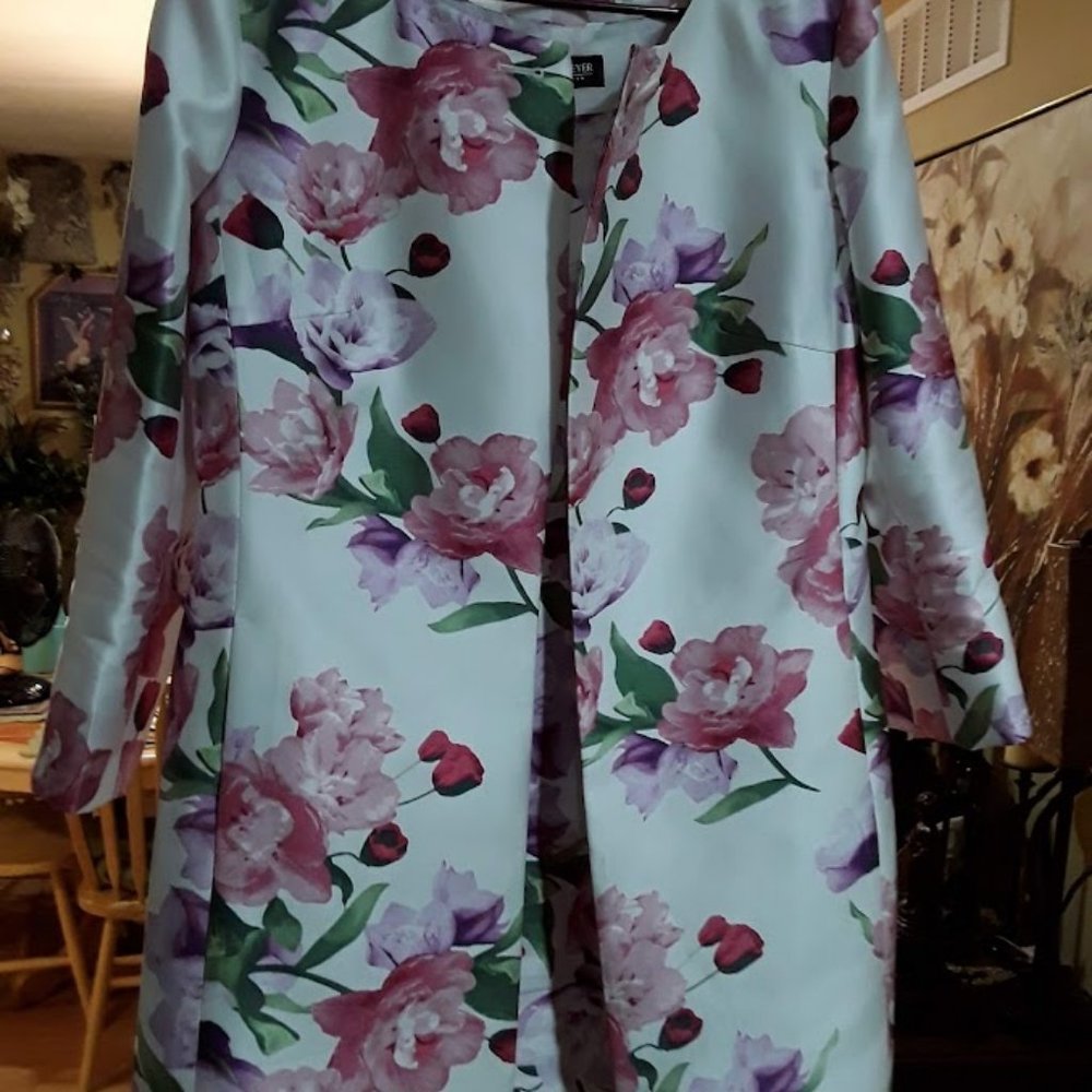 John Meyer collection  size 12 floral cream